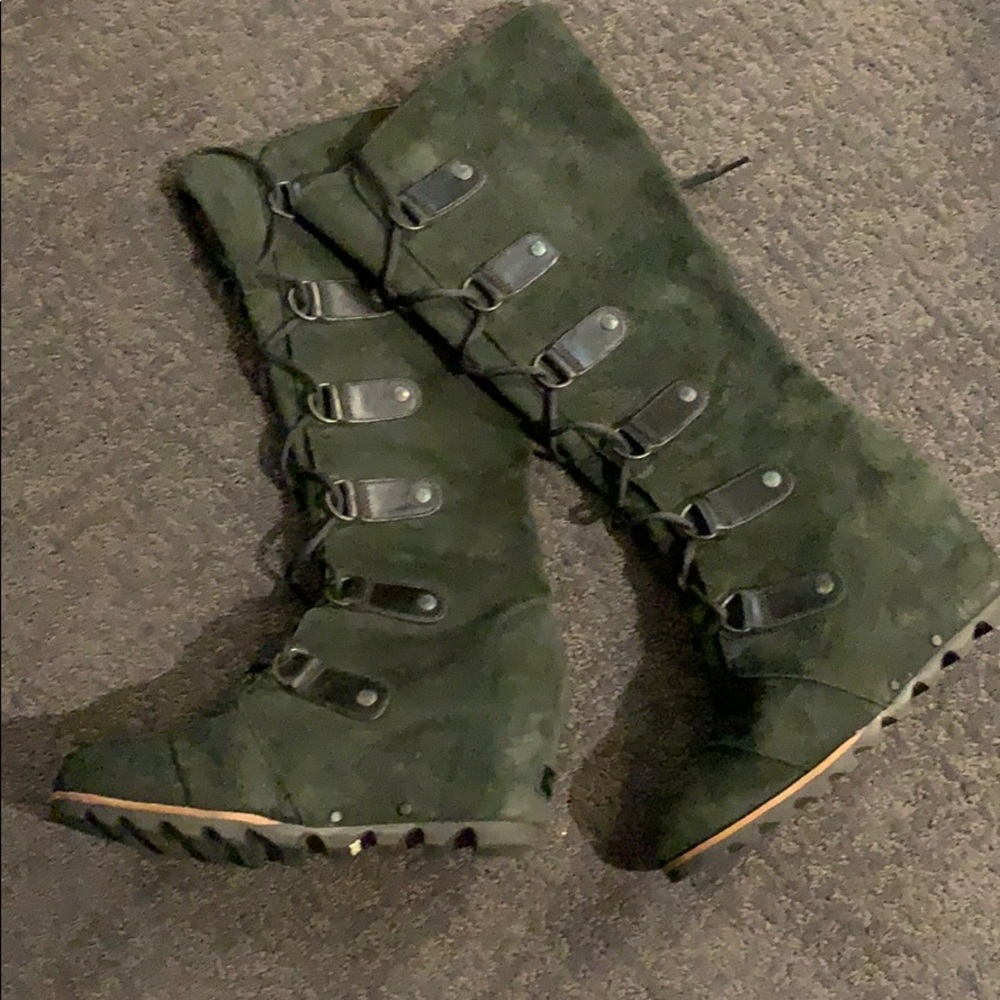 Sorel Joan of Arctic Tall Suede Wedge size 8